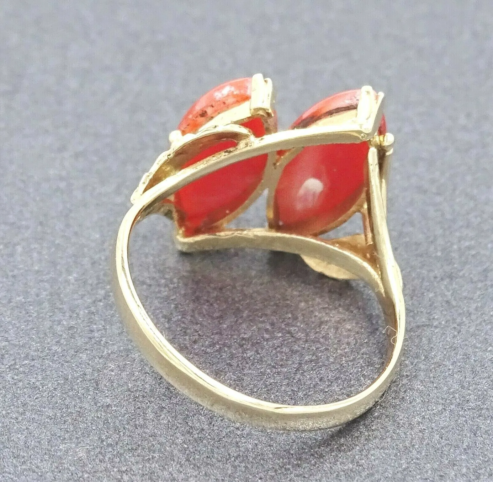 Red Coral 14ct Yellow Gold Ring with Patterned Shoulders